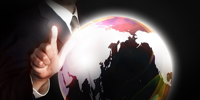 グローバル視点で提案するビジネスマンのイメージ